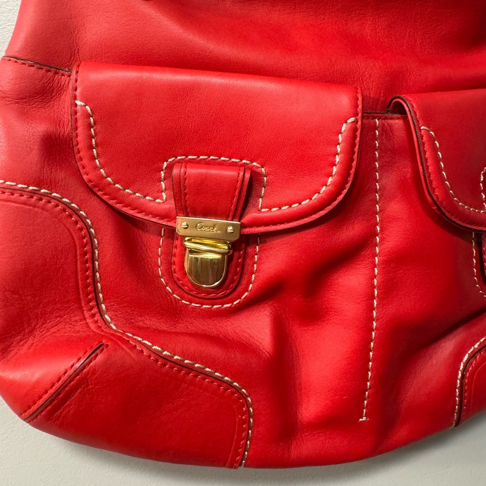 Vintage Coach Poppy Avery Vibrant Red Shoulder Bag with Gold Accents EUC - Picture 3 of 10